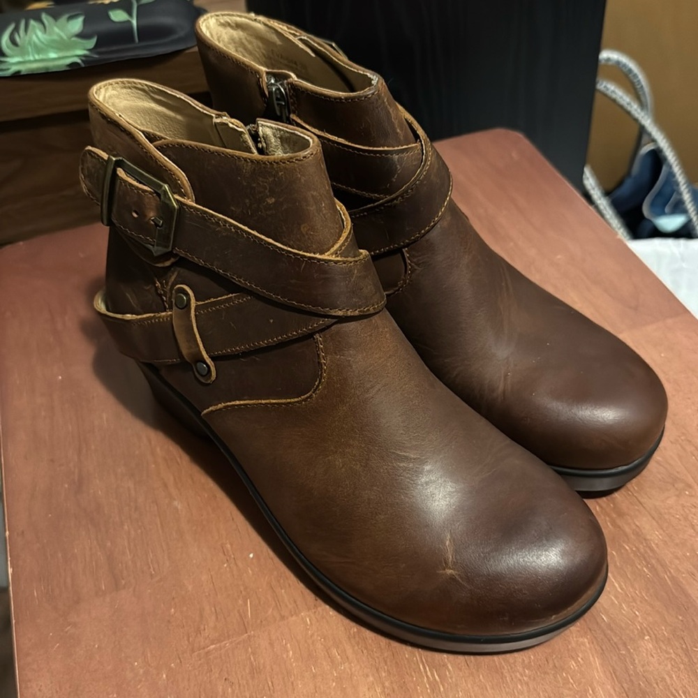 Alegria Eva Tawny Brown Leather Wedge Ankle Boots Size 38 NWOB